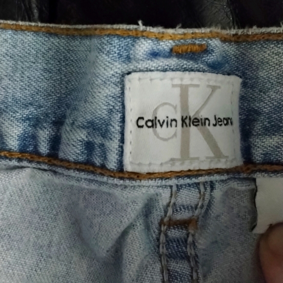 Calvin Klein size 7 denim shorts. - Picture 2 of 4